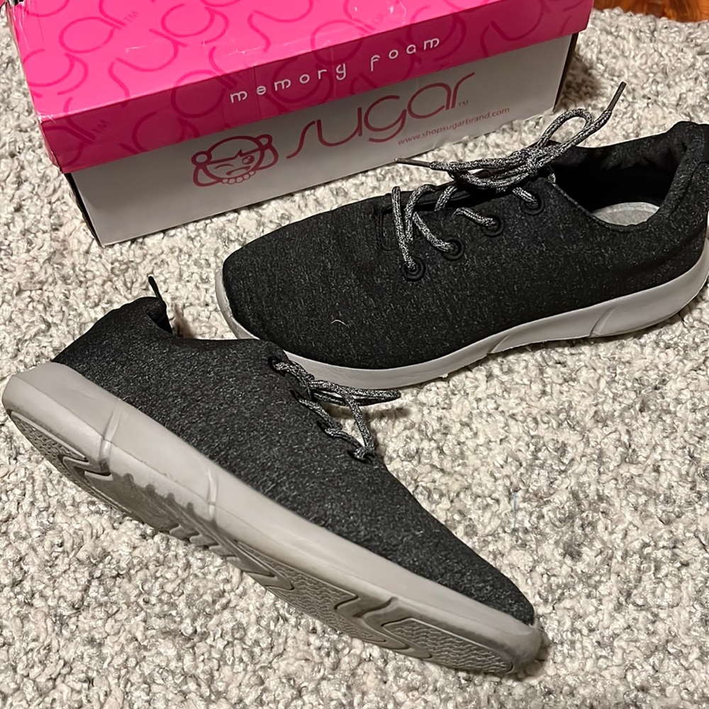 Charcoal grey sneakers with memory foam